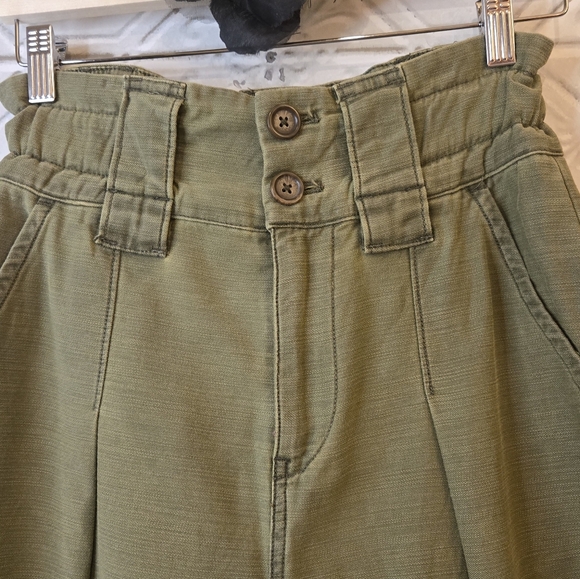 FREE PEOPLE One Way High Waist Cargo Army Olive Pleated Pants Size 2 - Picture 5 of 16